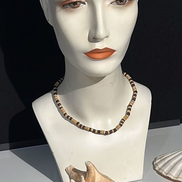 Charming Stretch Wood Bead Necklace - Effortless Elegance - Picture 3 of 9